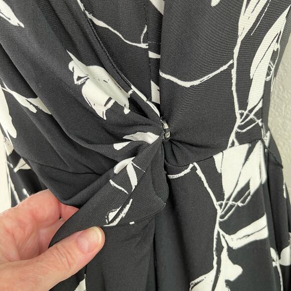 Maggy London Black White Floral Matte Jersey Short Sleeve Midi Wrap Dress 0 NWOT - Picture 13 of 16